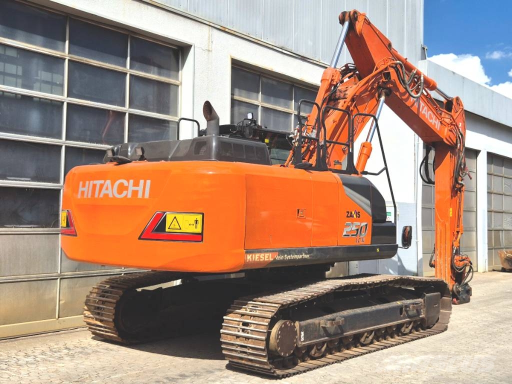 Hitachi ZX 250 LC N-7 Kāpurķēžu ekskavatori
