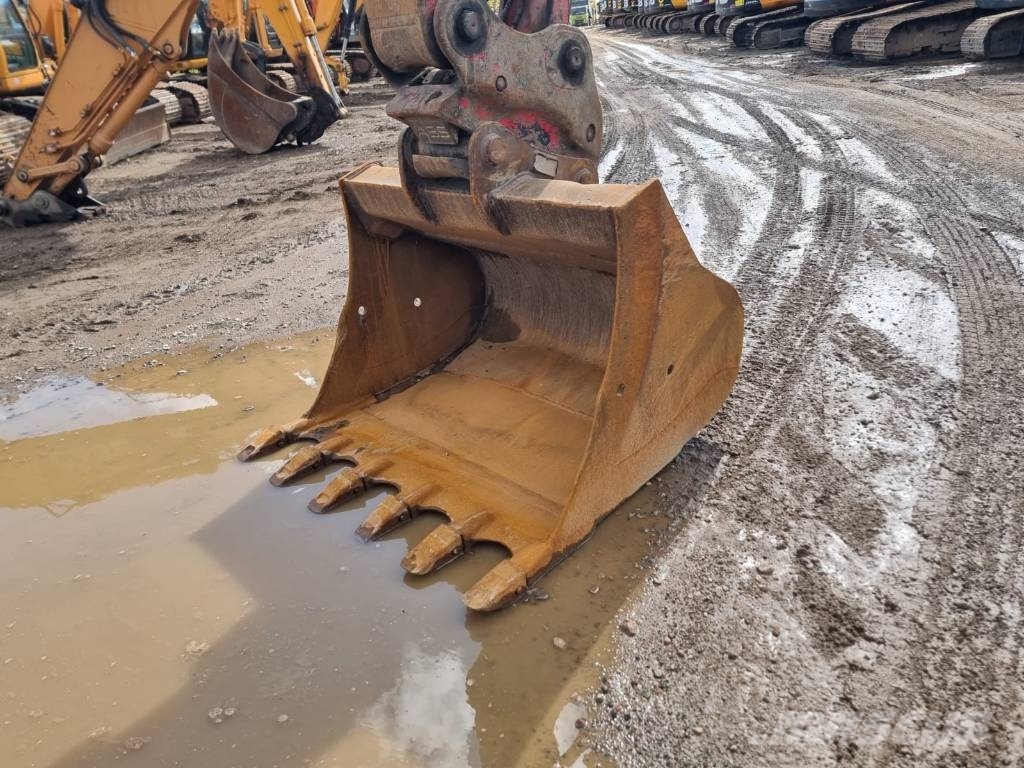 JCB JS220 LC T4 Excavadoras sobre orugas