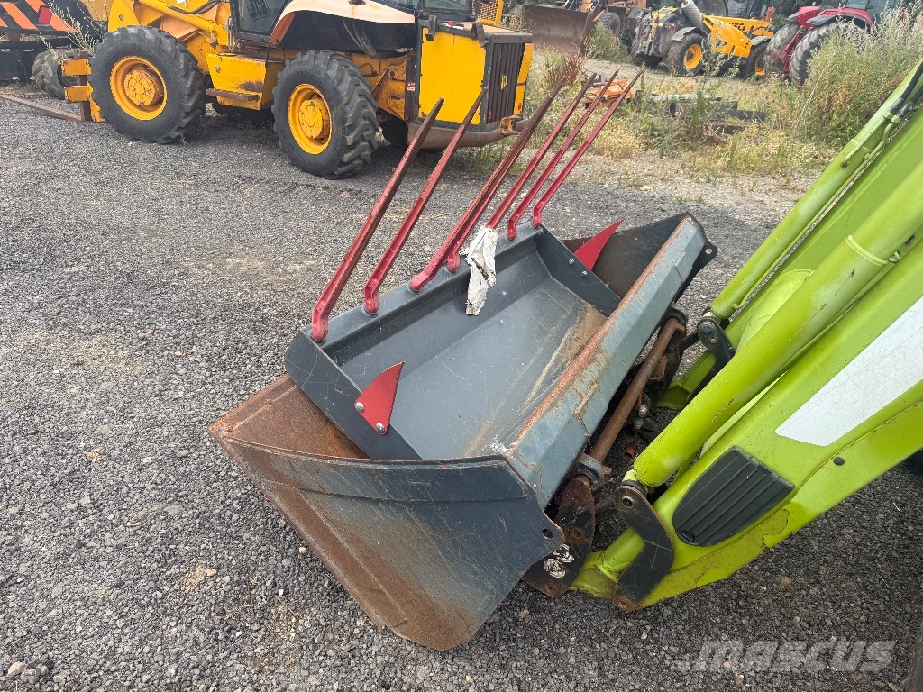 CLAAS Axos 340 Трактори