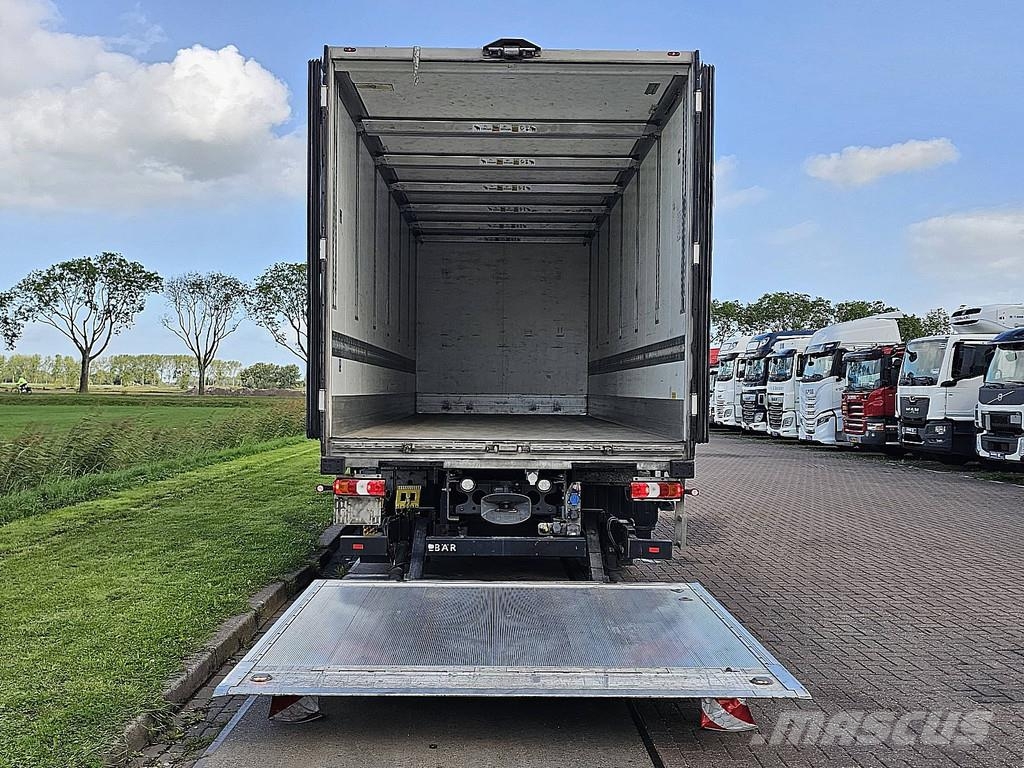 Mercedes-Benz ACTROS 2548 6X2 STEER 2T LIFT Bakwagens met gesloten opbouw