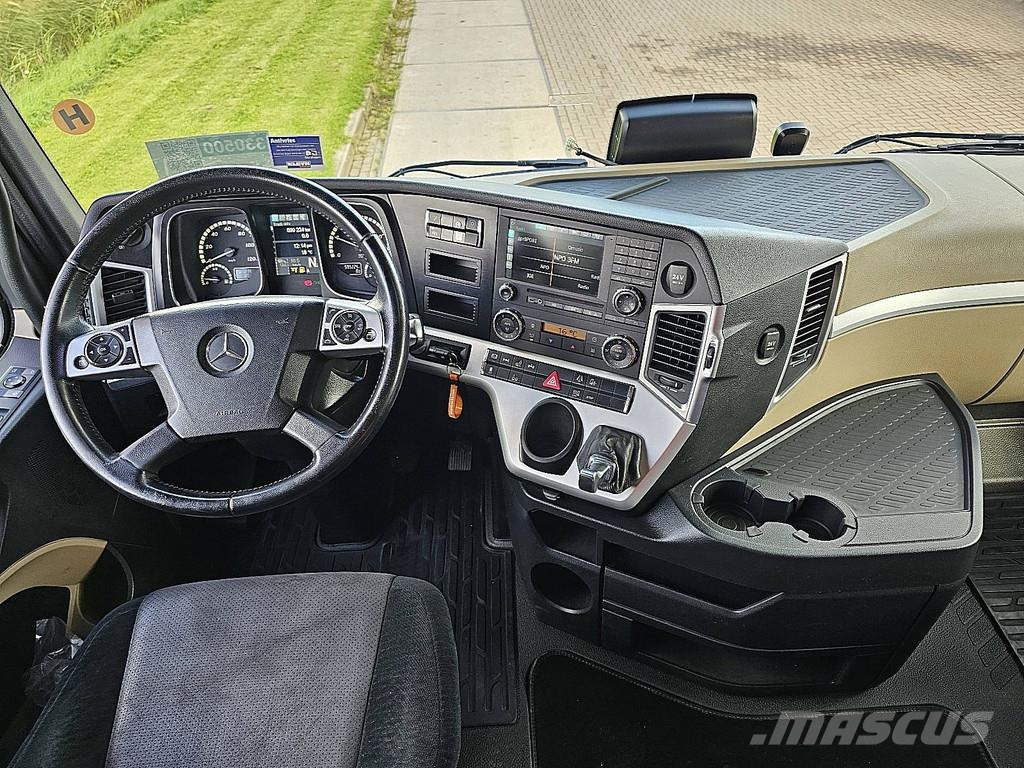 Mercedes-Benz ACTROS 2548 6X2 STEER 2T LIFT Bakwagens met gesloten opbouw