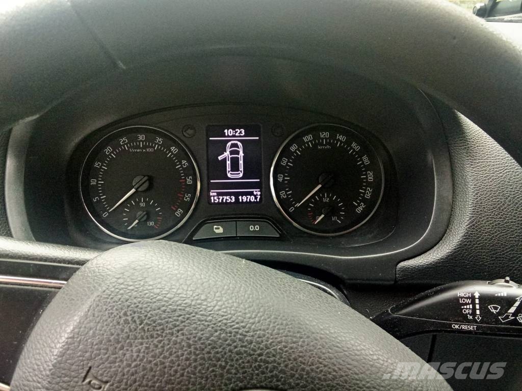 Skoda FABIA COMBI Carros