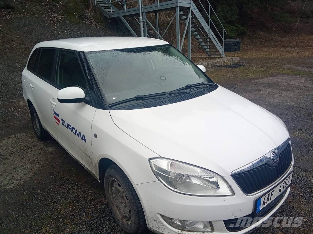 Skoda FABIA COMBI Carros