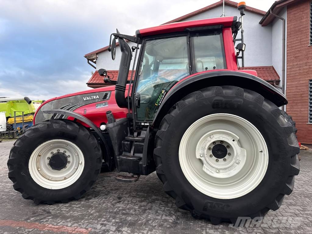 Valtra T 182 Traktory