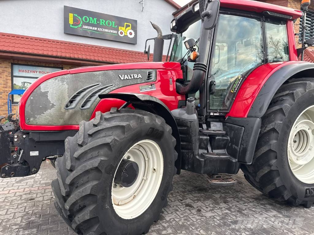 Valtra T 182 Traktory