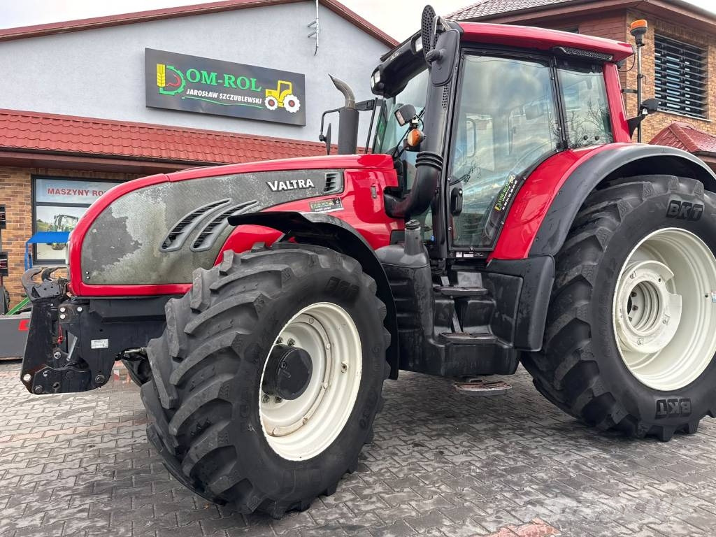 Valtra T 182 Traktory