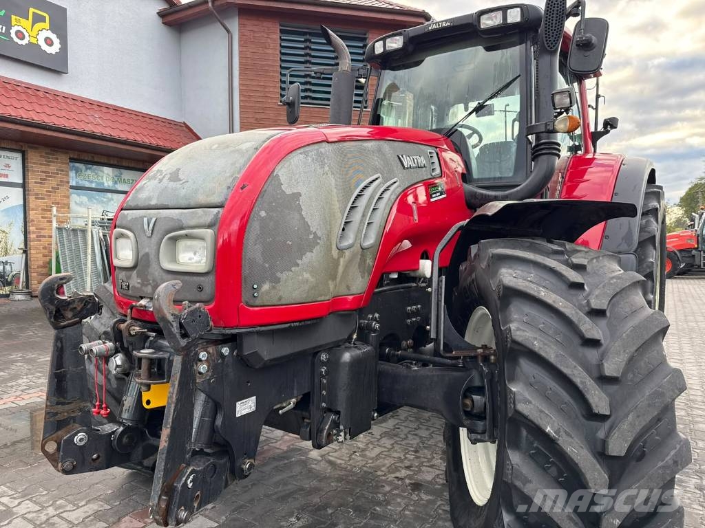 Valtra T 182 Traktory