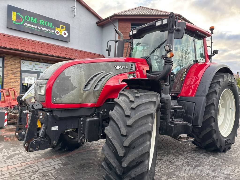 Valtra T 182 Traktory