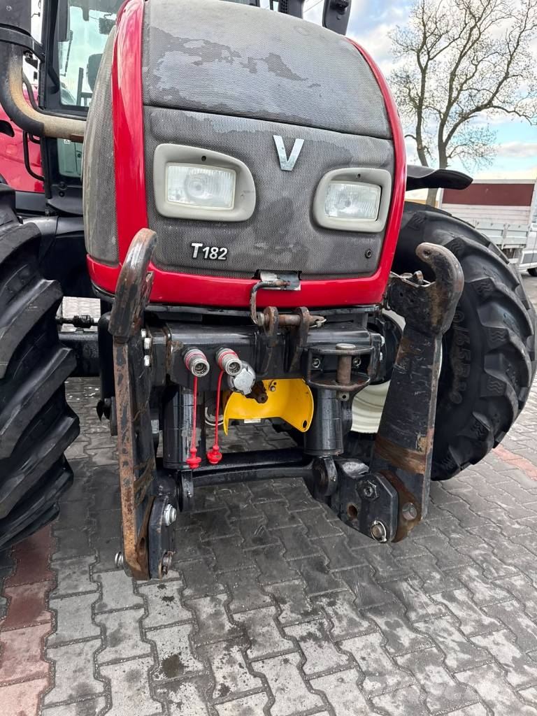 Valtra T 182 Traktory