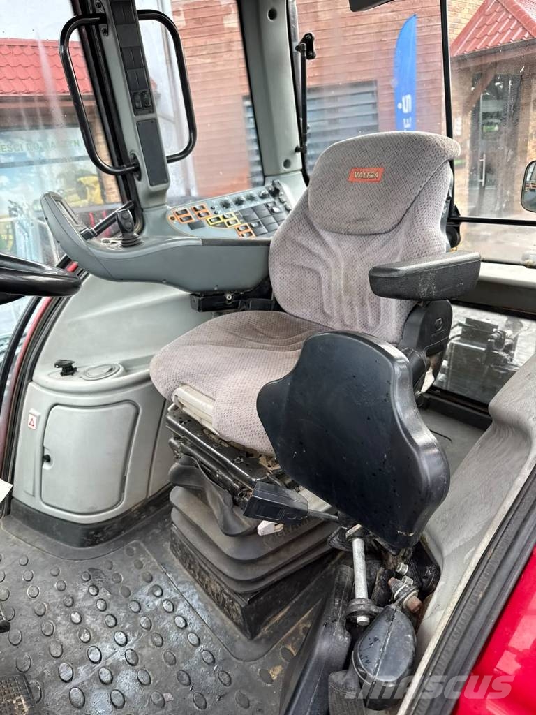 Valtra T 182 Traktory