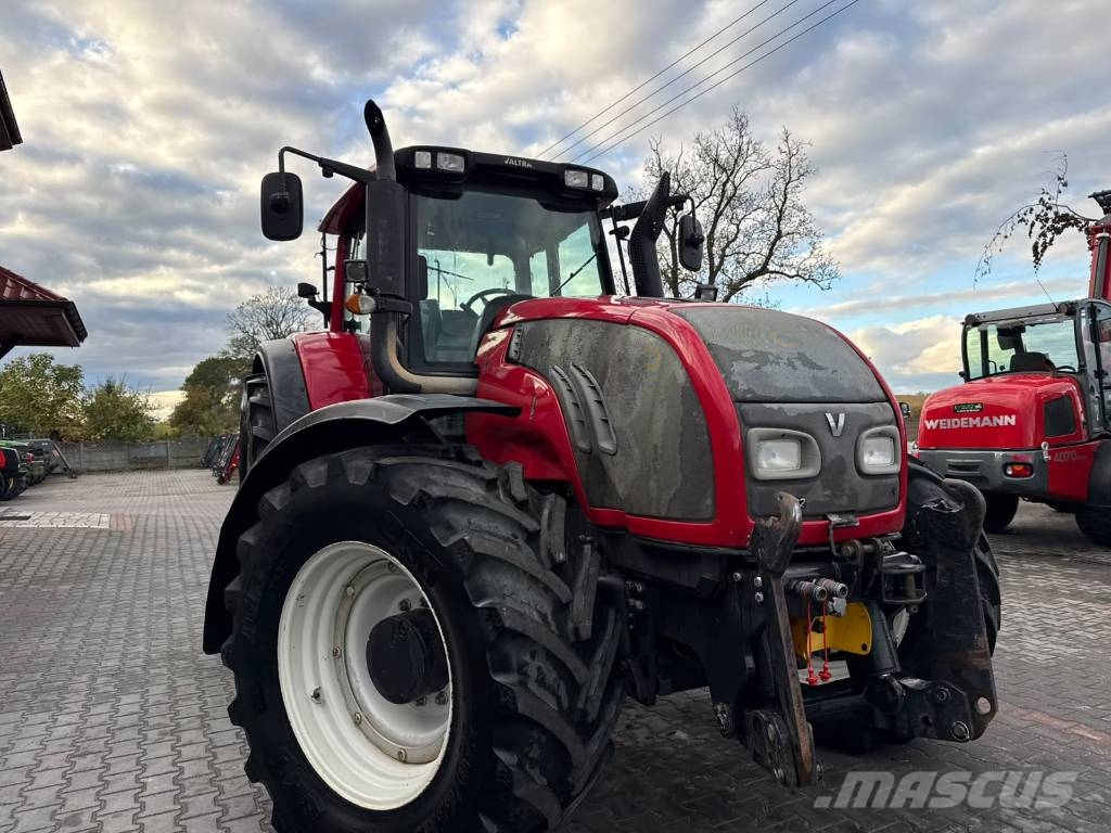 Valtra T 182 Traktory