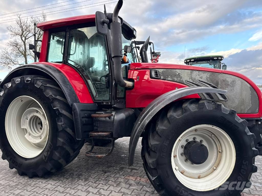 Valtra T 182 Traktory