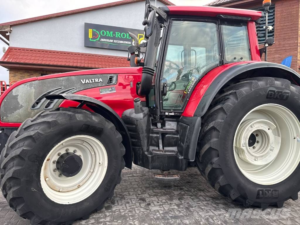 Valtra T 182 Traktory