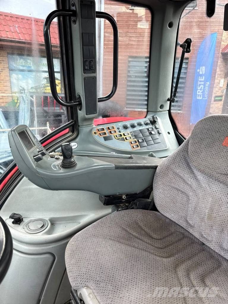 Valtra T 182 Traktory