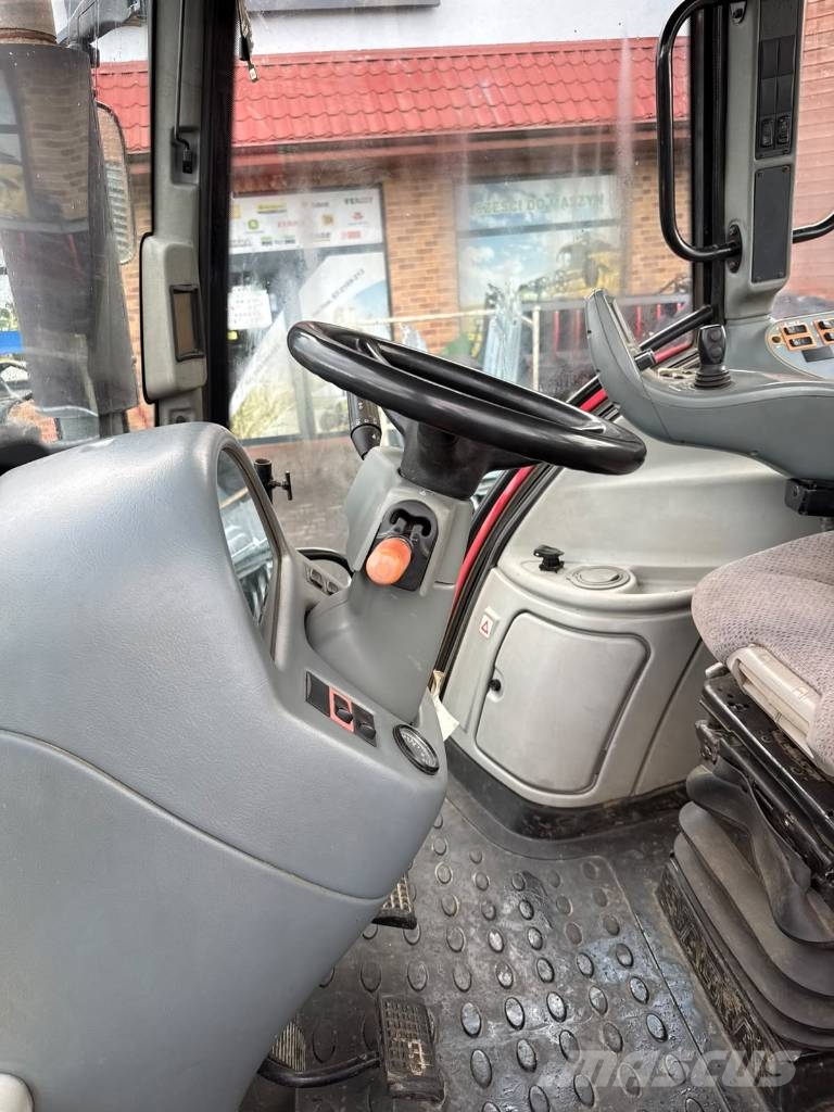 Valtra T 182 Traktory