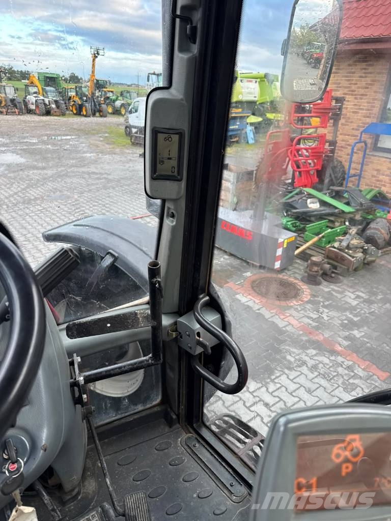 Valtra T 182 Traktory