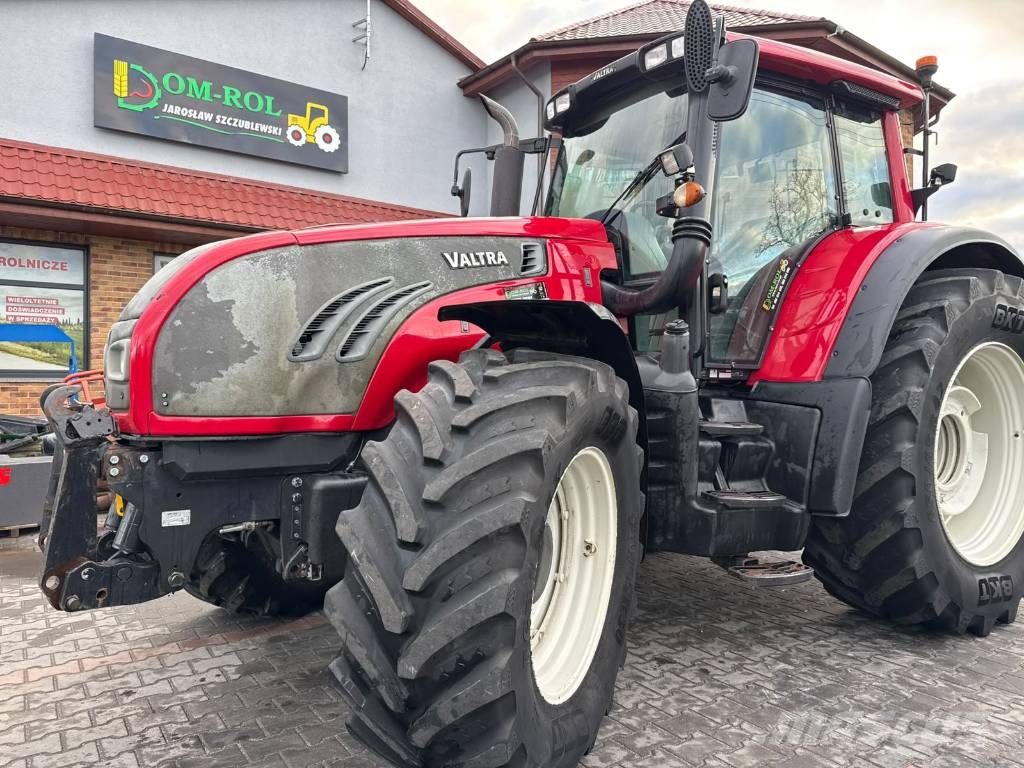 Valtra T 182 Traktory