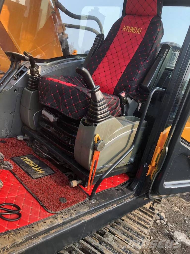 Hyundai 215W-9 Source factory Ekskavatori uz riteņiem
