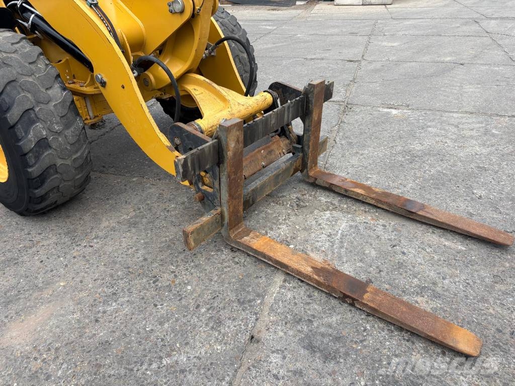 CAT 908 M Bucket and Forks 轮式装载机