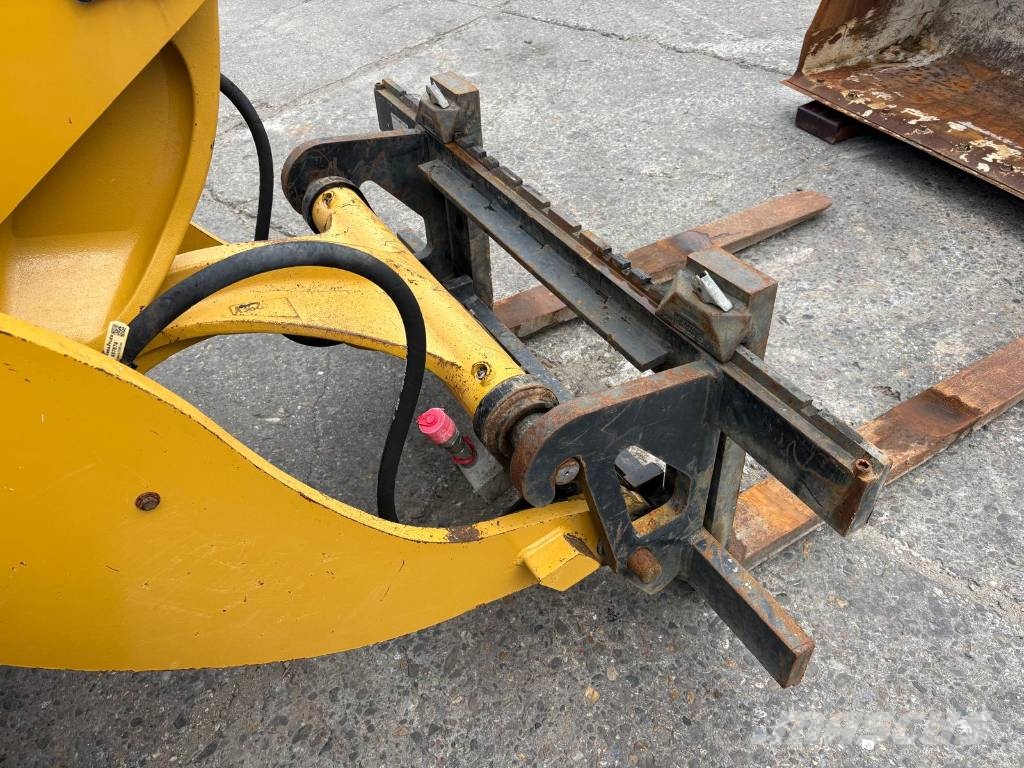 CAT 908 M Bucket and Forks 轮式装载机