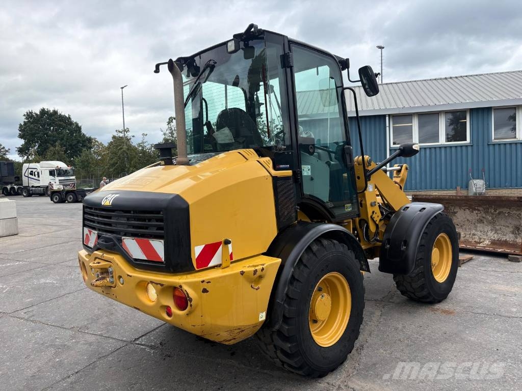 CAT 908 M Bucket and Forks 轮式装载机