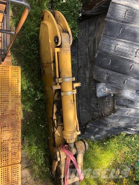 CAT 385 B Pásová rýpadla