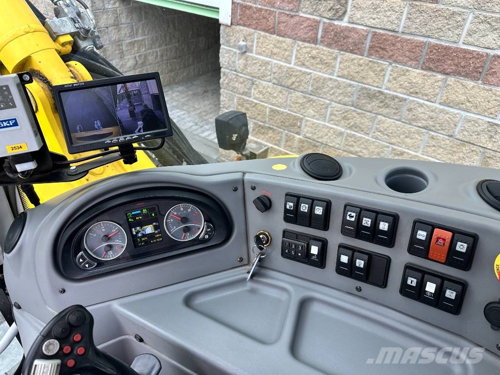 Menzi Muck M320 特殊油圧ショベル