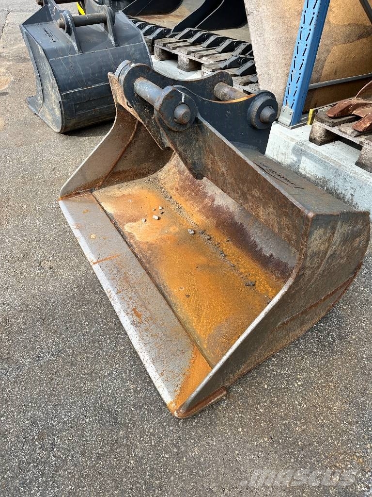 Menzi Muck M320 特殊油圧ショベル