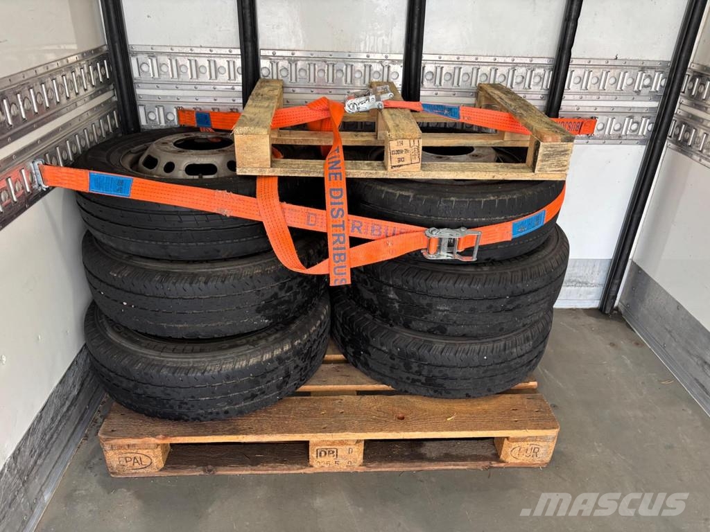 Mercedes-Benz Sprinter 4x2 EURO6 + CARRIER PULSOR 400 冷藏面包车