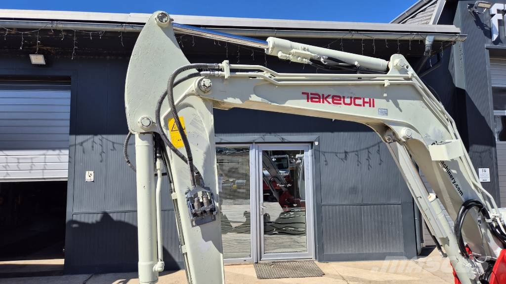 Takeuchi TB250 - 2016 YEAR - 2535 HOURS - POWERTILT Minigraafmachines < 7t