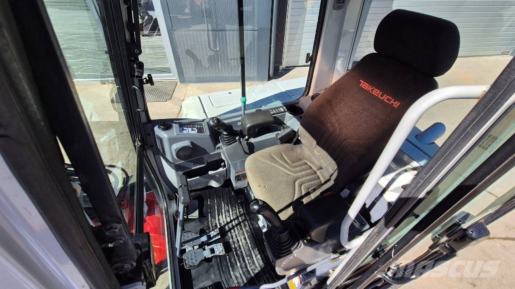 Takeuchi TB250 - 2016 YEAR - 2535 HOURS - POWERTILT Minigraafmachines < 7t