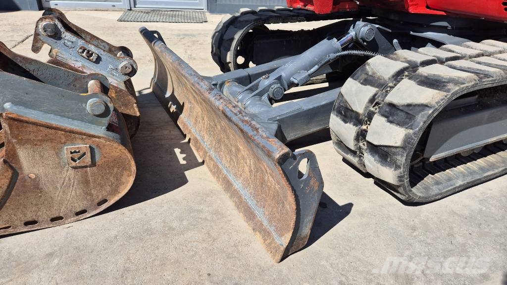 Takeuchi TB250 - 2016 YEAR - 2535 HOURS - POWERTILT Minigraafmachines < 7t