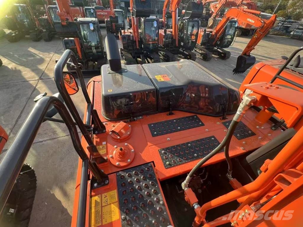 Hitachi ZX 220 LC 대형 굴삭기 29톤 이상