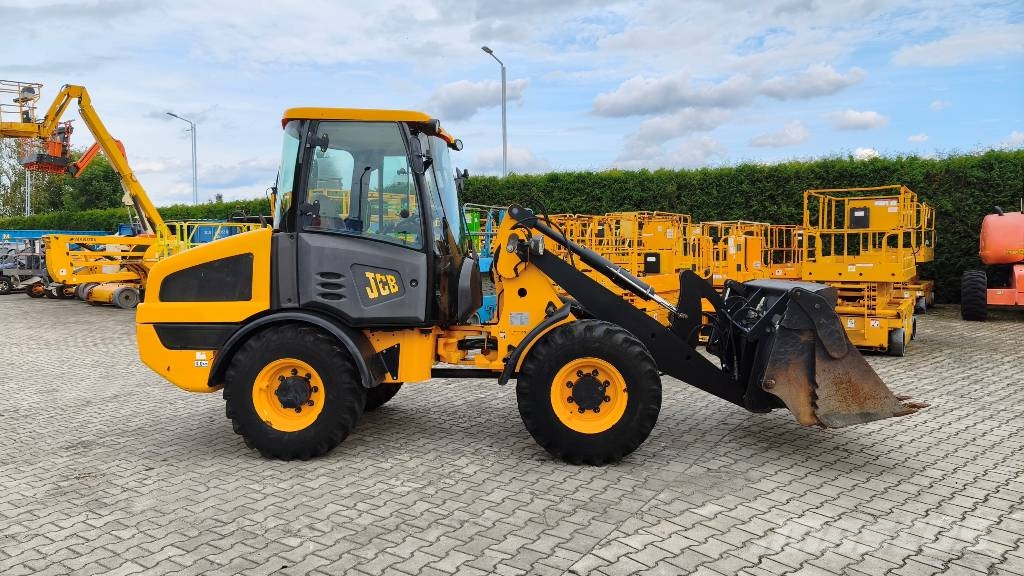 JCB 406 لوادر بعجل