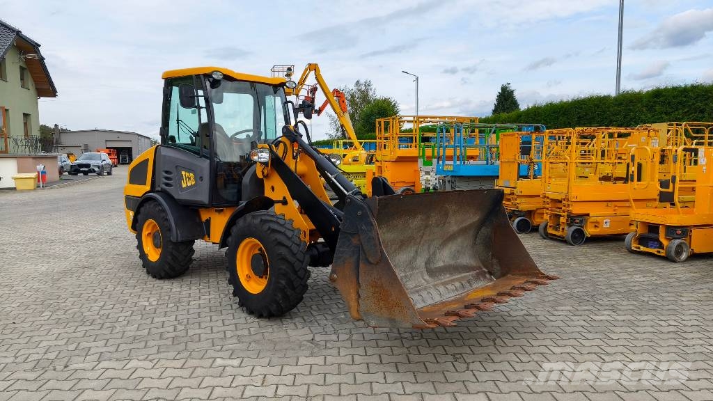 JCB 406 لوادر بعجل