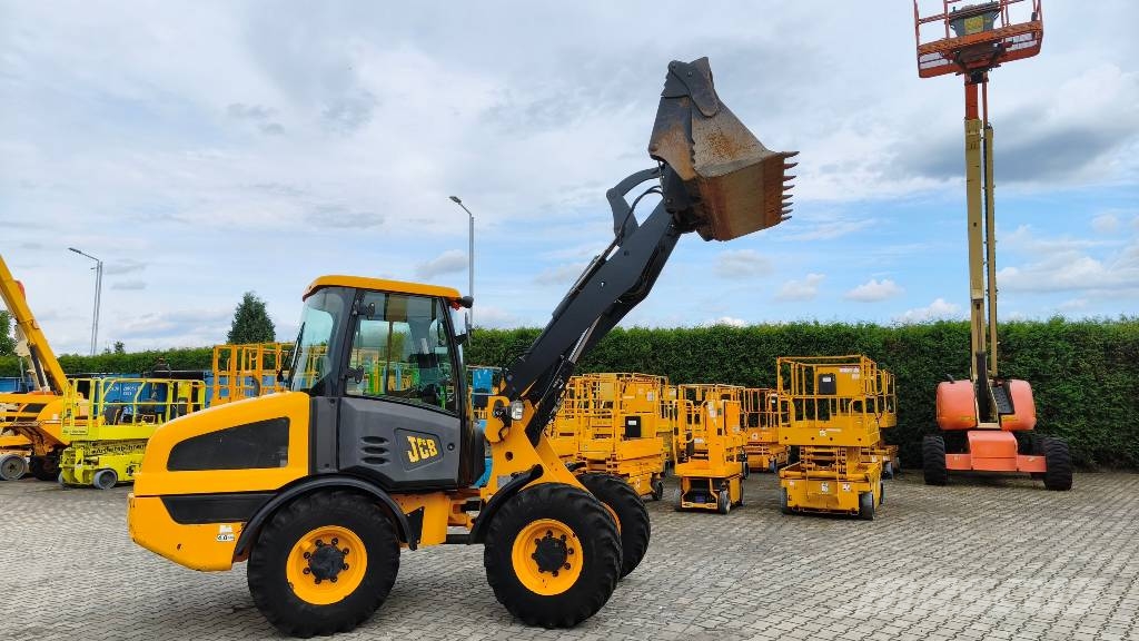 JCB 406 لوادر بعجل