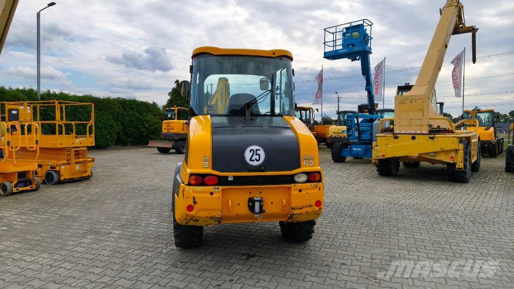 JCB 406 لوادر بعجل