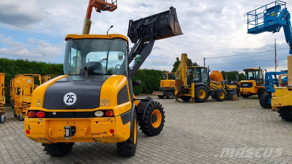 JCB 406 لوادر بعجل