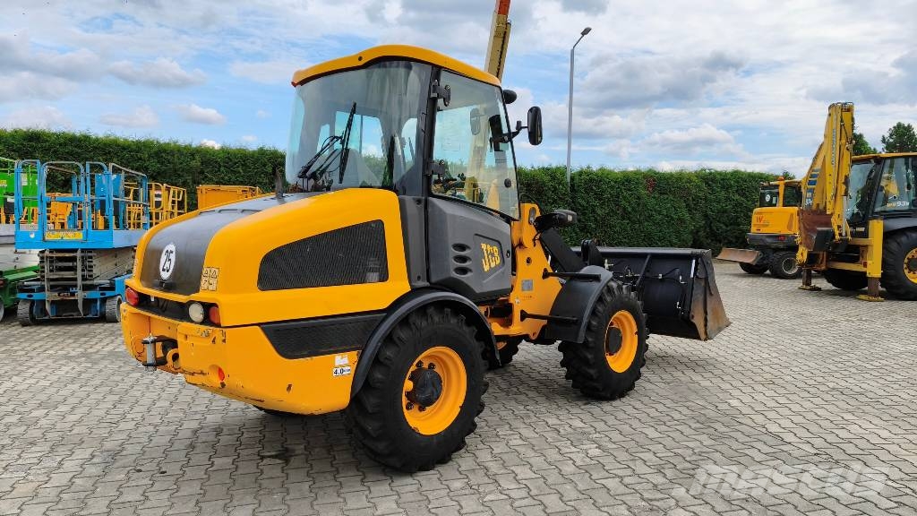 JCB 406 لوادر بعجل