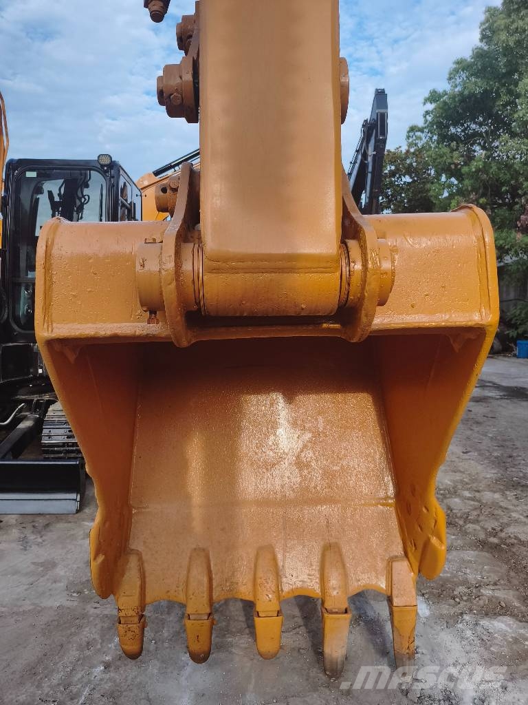 CAT 320BL Pelle sur chenilles