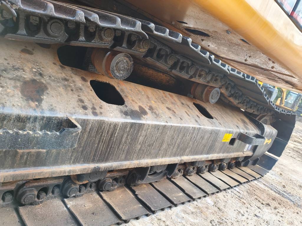 CAT 320BL Pelle sur chenilles