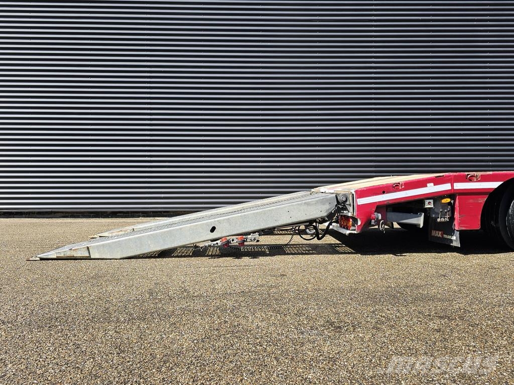 MAX Trailer N/A F-S44 / STEERING AXLE - LIFT AXLE / HYDR RAMP Low loader-semi-trailers