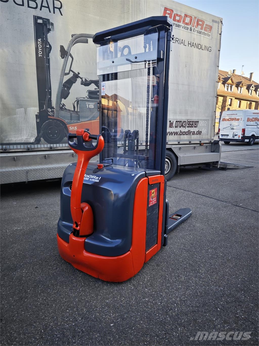 Linde L14 Stand-in stackers