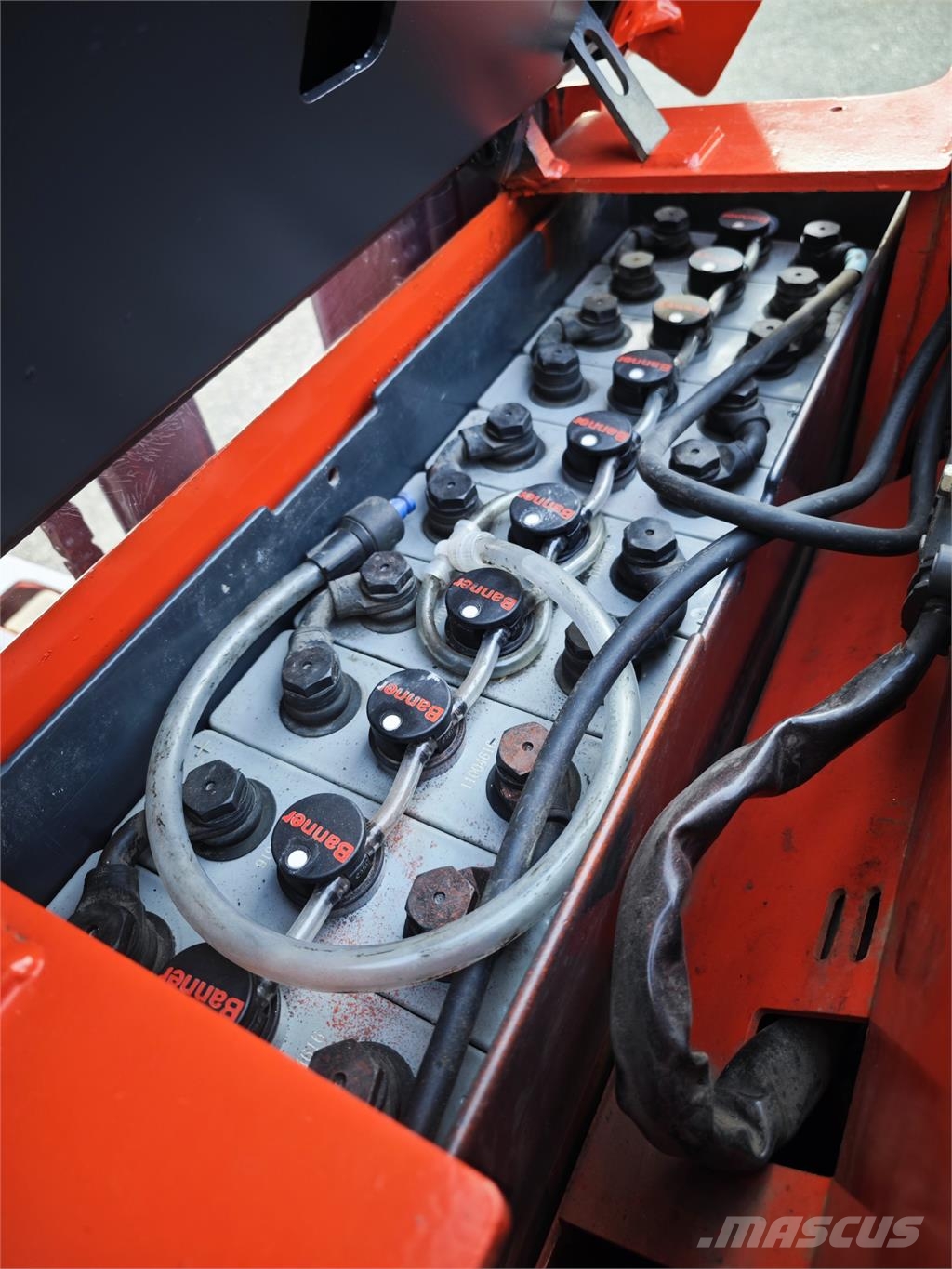 Linde L14 Stand-in stackers