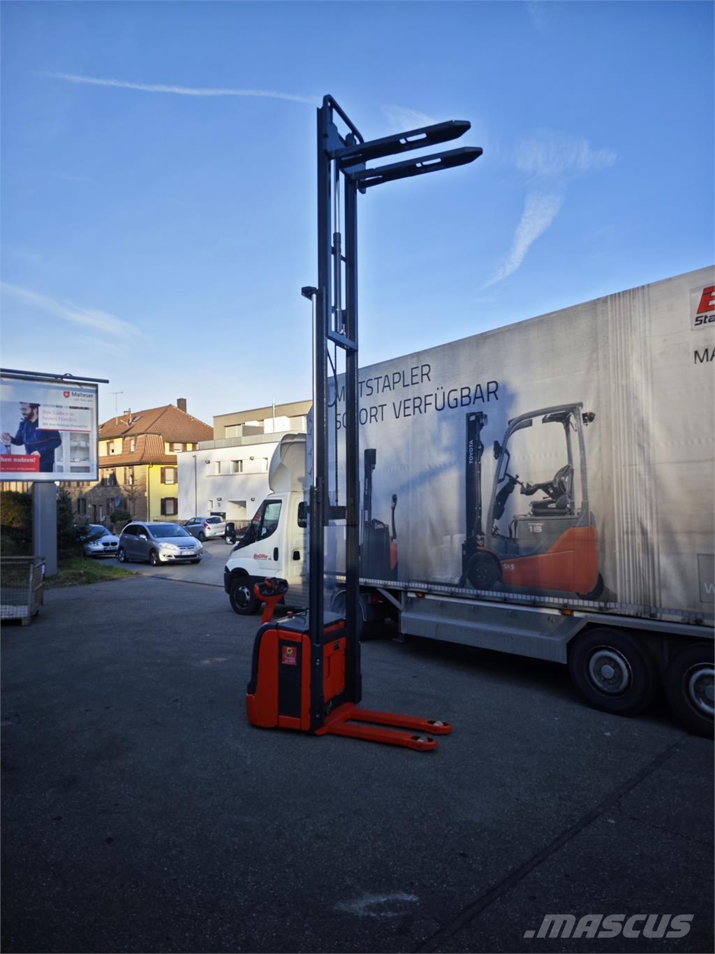 Linde L14 Stand-in stackers