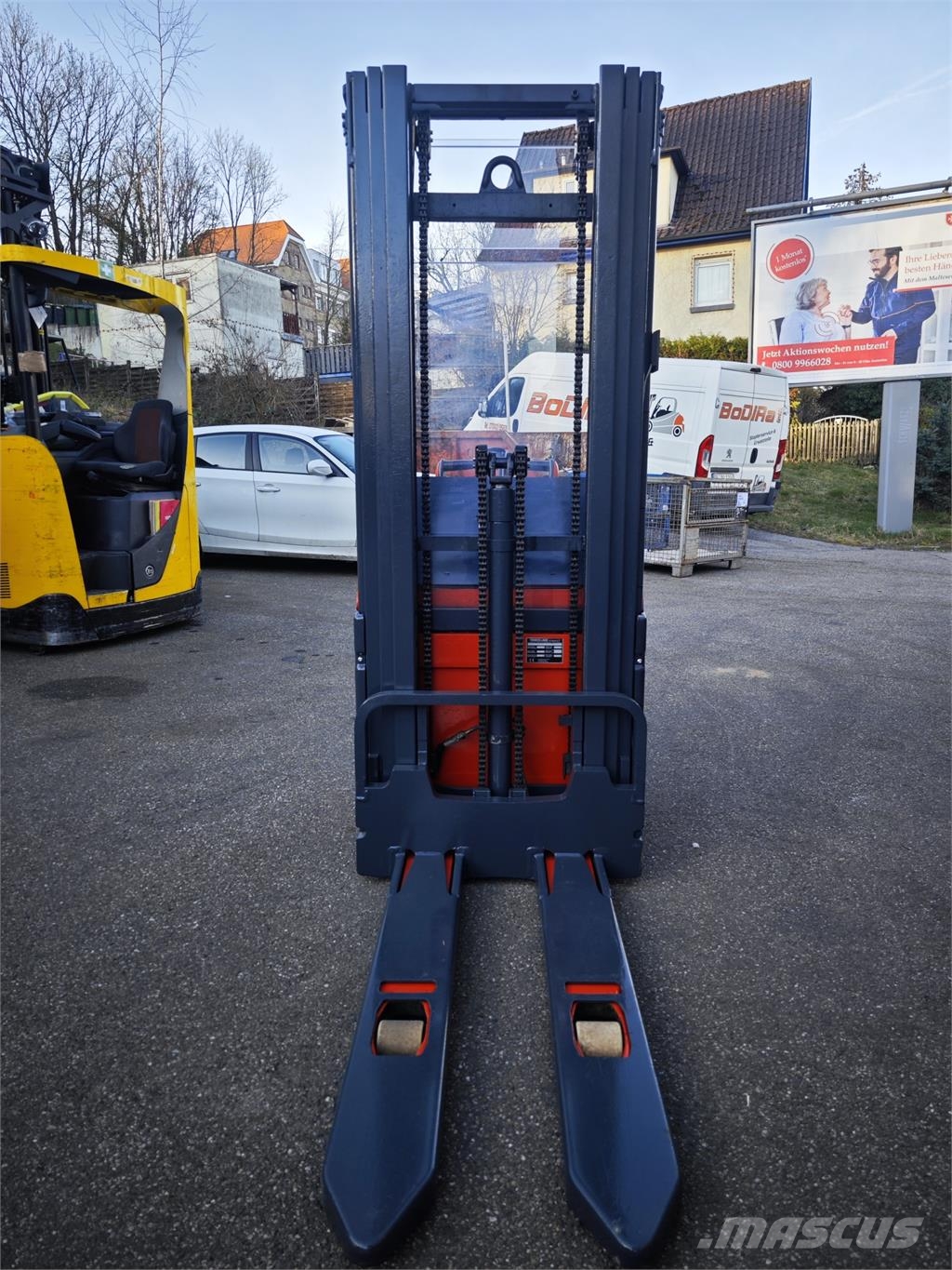 Linde L14 Stand-in stackers
