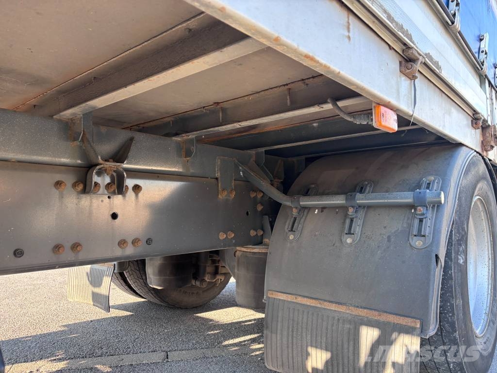 Renault D Wide Flatbed / Dropside trucks