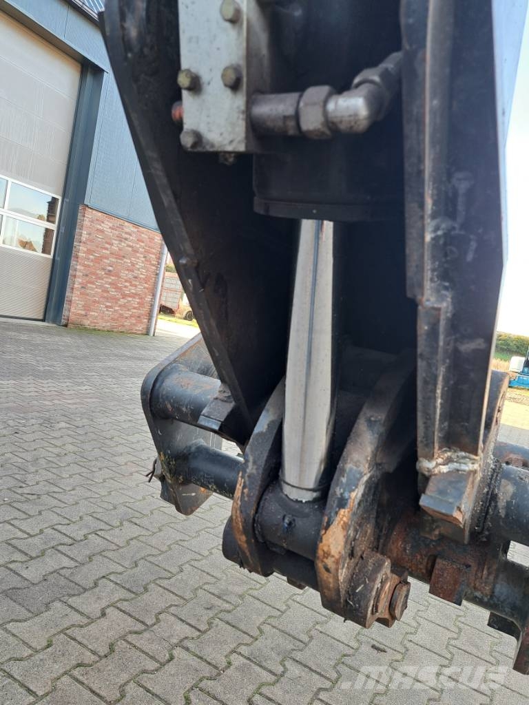 Manitou MLT 735-120 LSU PS معدات مناولة لأغراض الزراعة