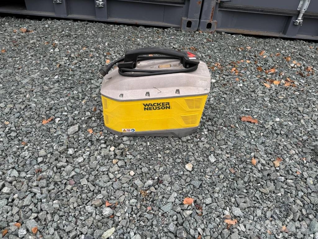 Wacker Neuson FUH70/4/042 SC Stroje na výrobu betonových prefabrikátů