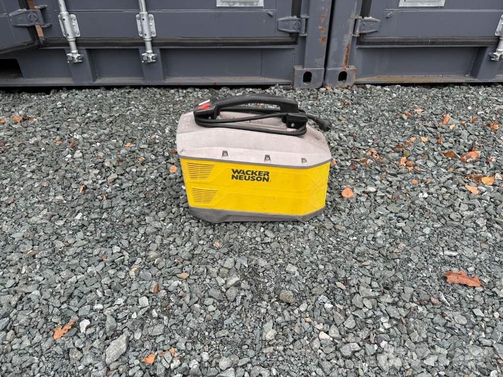 Wacker Neuson FUH70/4/042 SC Stroje na výrobu betonových prefabrikátů